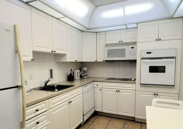 Hollywood One Bedroom + Ocean View