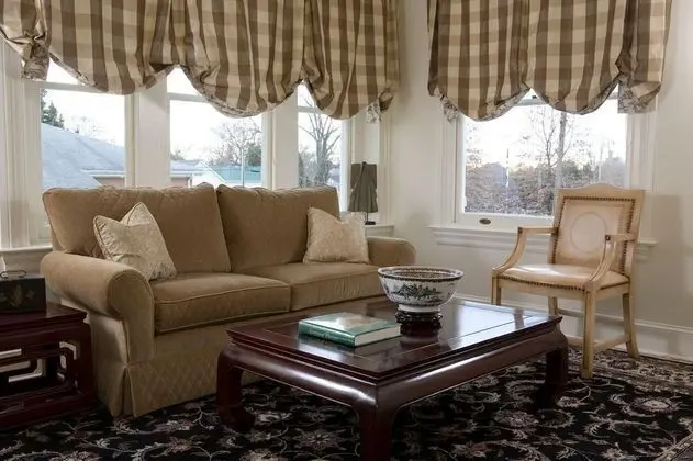 Süit (Asian, Tidewater House)