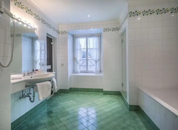 Junior Süit, Küvet, Dağ Manzaralı