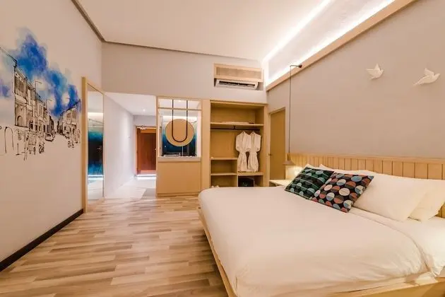 Courtyard Suite