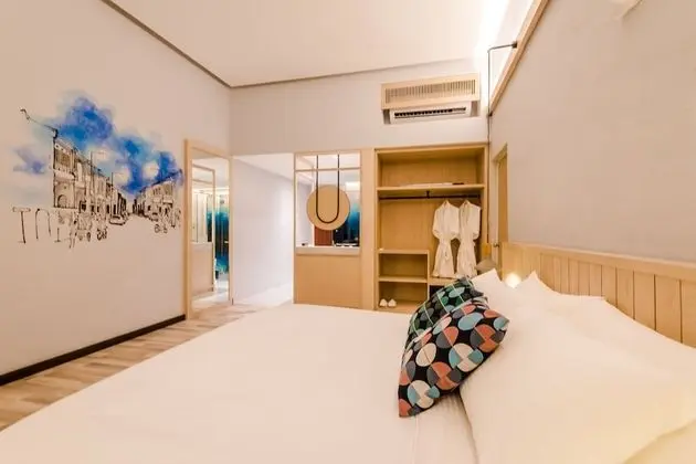 Courtyard Suite