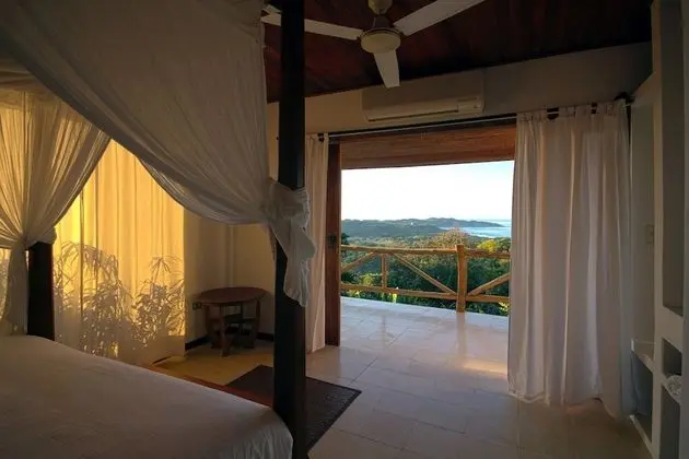 Vista Room with 1 king bed