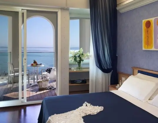 Deluxe Dört Kişilik Oda