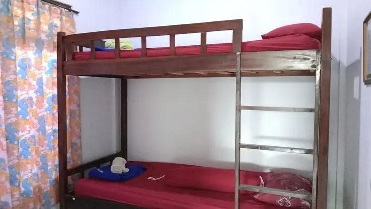 Ortak Ranzalı Oda, Ortak Banyo