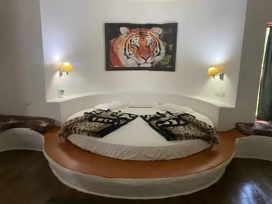 Luxury Oda