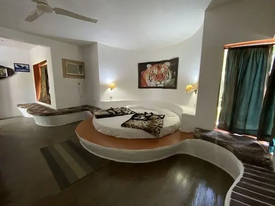 Luxury Oda