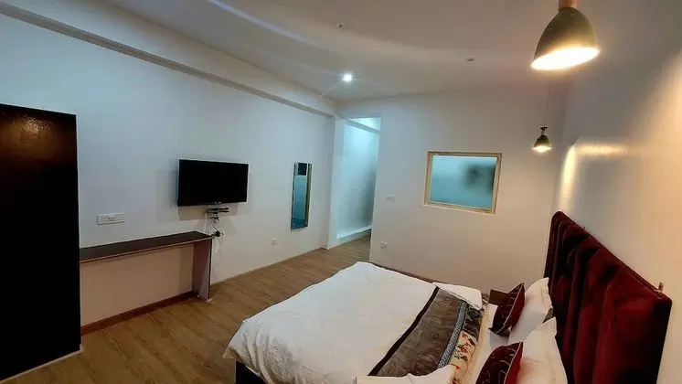 Standard Tek Büyük Yataklı Oda