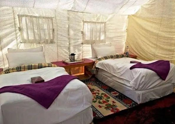 Deluxe Tek Büyük veya İki Ayrı Yataklı Oda, 1 Çift Kişilik Yatak, Engellilere Uygun, Göl Manzaralı
