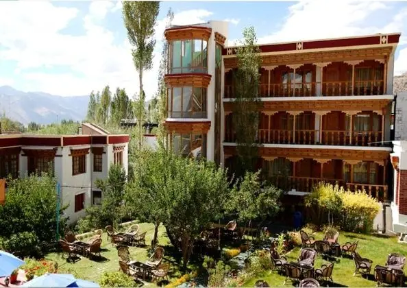 Deluxe Tek Büyük Yataklı Oda, Bahçe Manzaralı