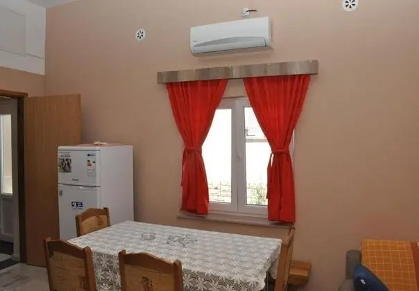 Apart Daire (Tiho - nice view - A1 prizemlje(5+1))