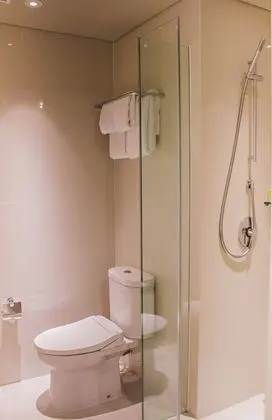 Deluxe Room with Free 2 Bottles Beer