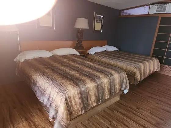 Süit (2 Queen Beds and 1 Double)