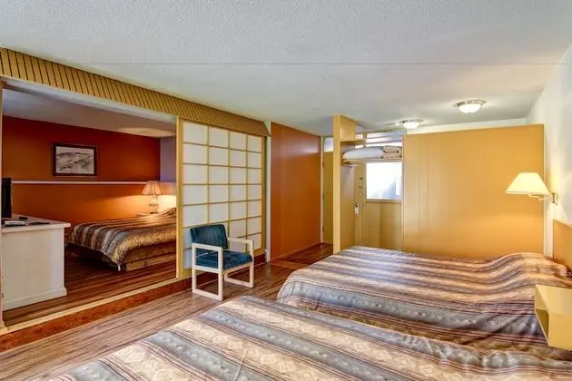 Süit (2 Queen Beds and 1 Double)