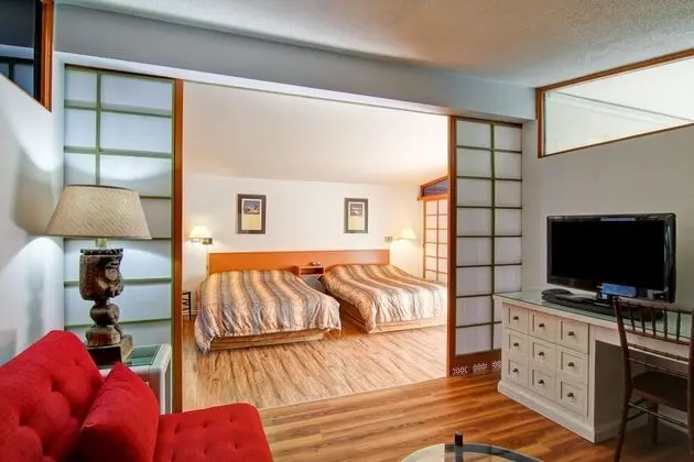 Süit (2 Queen Beds and 1 Double)