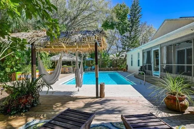 Ev (Tiki Nest)