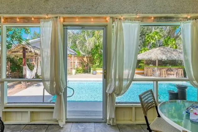 Ev (Tiki Nest)