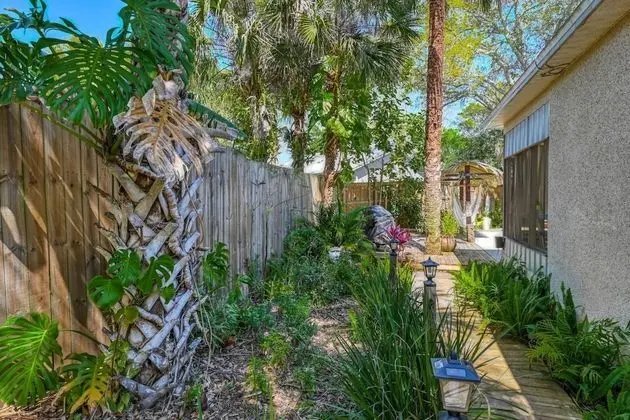 Ev (Tiki Nest)