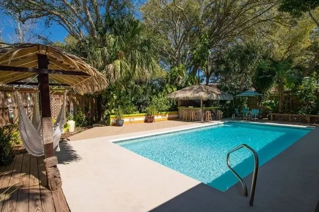Ev (Tiki Nest)