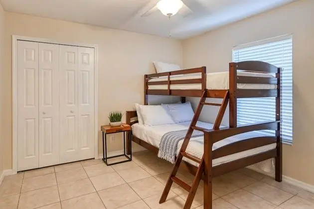 Ev (Tiki Nest)