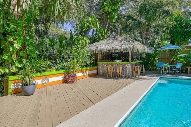 Ev (Tiki Nest)