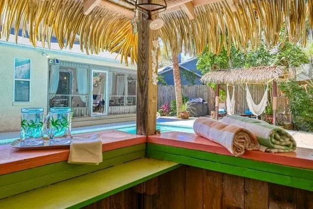 Ev (Tiki Nest)