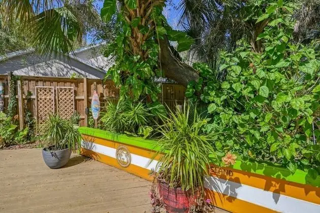Ev (Tiki Nest)