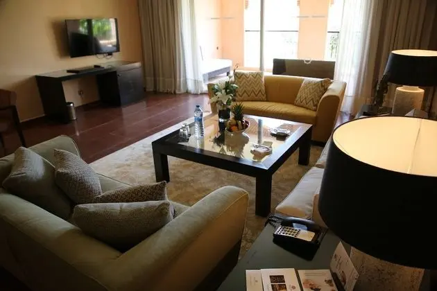 Süit, 1 En Büyük (King) Boy Yatak ve Çekyat (Prestige)