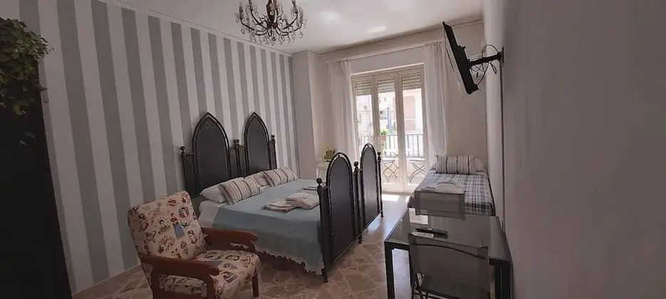 Üç Kişilik Oda, Özel Banyo (balcone)