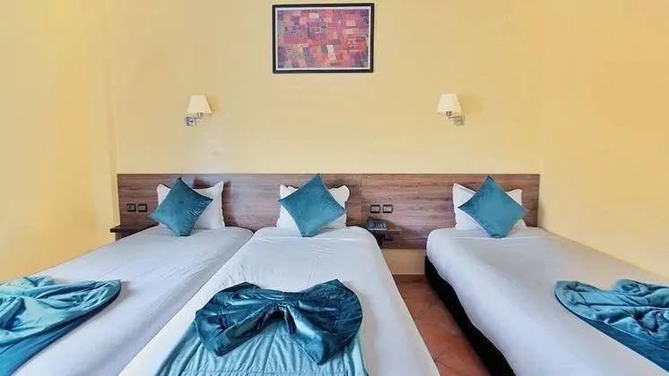City Üç Kişilik Oda, Balkon, Şehir Manzaralı