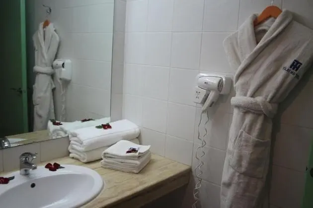 City Üç Kişilik Oda, Balkon, Şehir Manzaralı