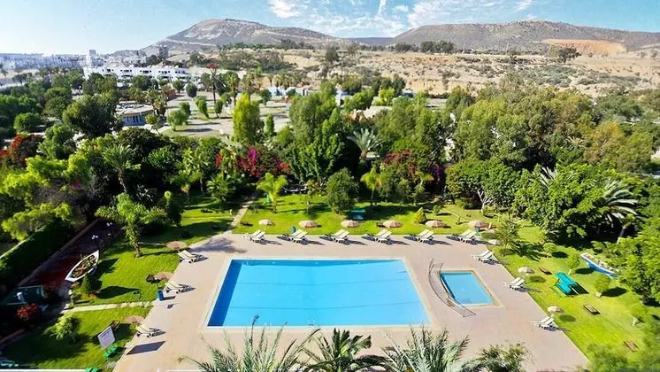 Panoramic Tek Büyük veya İki Ayrı Yataklı Oda, Balkon, Havuz Manzaralı