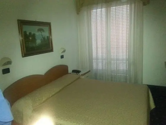 Üç Kişilik Oda