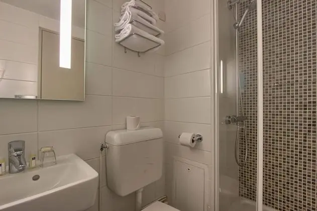Comfort Tek Büyük Yataklı Oda