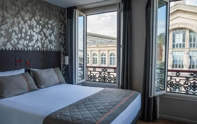 Comfort Tek Büyük Yataklı Oda