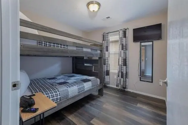Daire (The Timberland - REMODELED - Everythi)