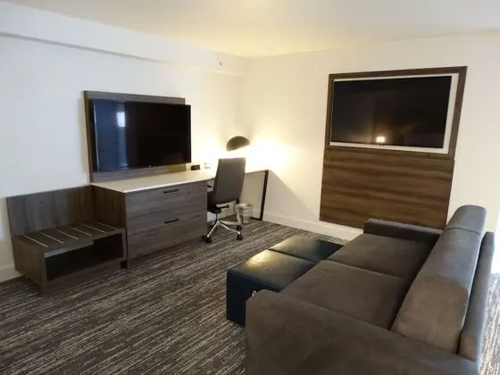 Süit, 1 En Büyük (King) Boy Yatak ve Çekyat, Balkon, Havuz Manzaralı (with Sofabed)
