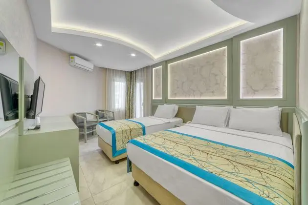https://images.etstur.com/imgproxy/resize/2560x1440/files/images/hotelImages/etsrooms/504641/Hatipoglu_Beach_Hotel_20251008155744_9.jpeg