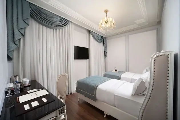Classic Twin Room City View