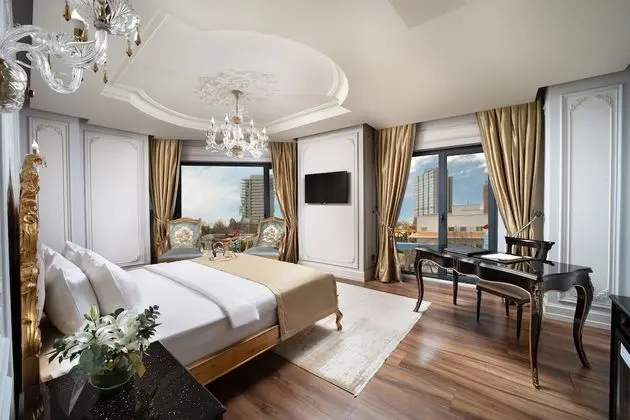 Luxury Süit, Köşe