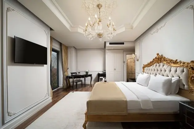 Luxury Süit, Köşe
