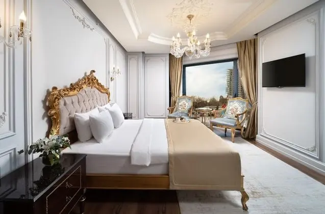 Luxury Süit, Köşe