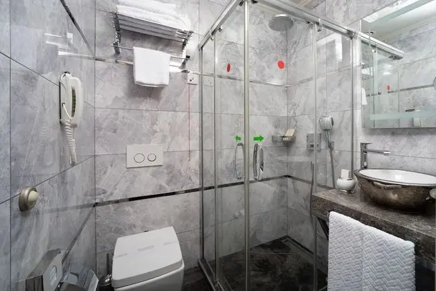 Luxury Süit, Köşe