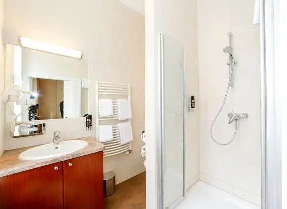 Deluxe Tek Büyük Yataklı Oda, Özel Banyo