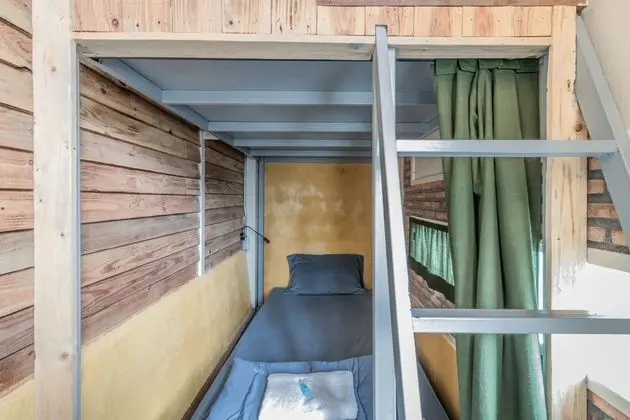 Çift ​​kişilik Bunk Bed With Shared Bathroom