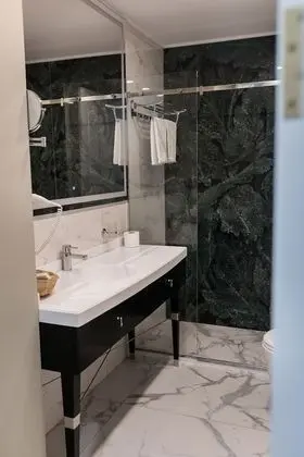 Luxury Tek Büyük Yataklı Oda