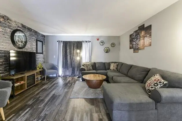 Daire (Timepiece Stay - **NEW/Remodeled** NO)