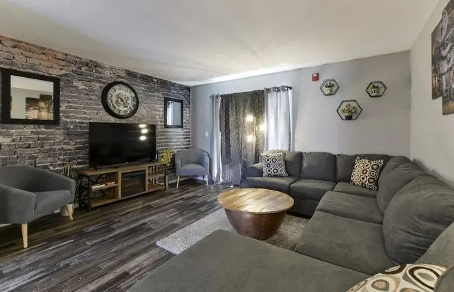 Daire (Timepiece Stay - **NEW/Remodeled** NO)