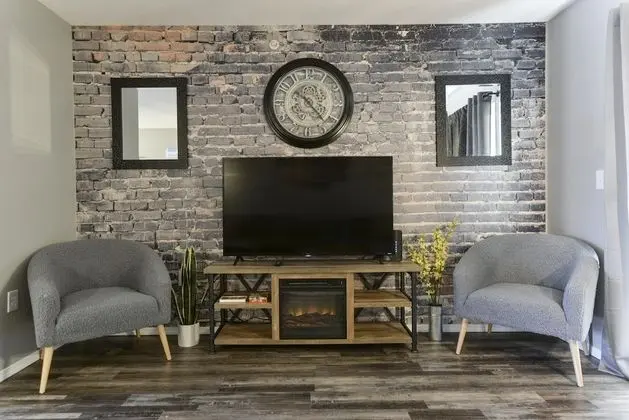 Daire (Timepiece Stay - **NEW/Remodeled** NO)