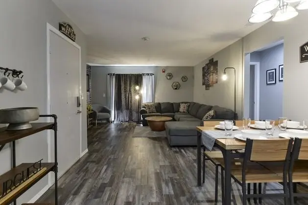 Daire (Timepiece Stay - **NEW/Remodeled** NO)