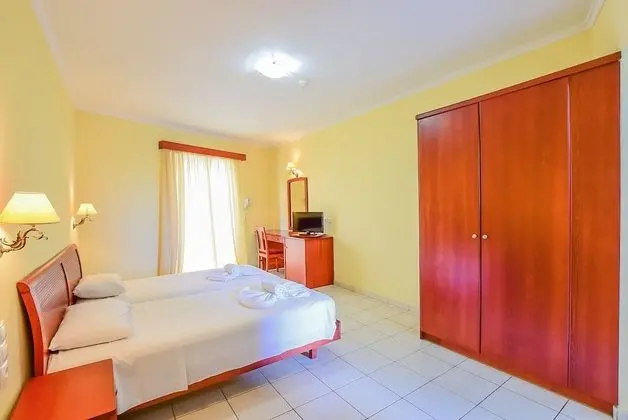 Apart Daire, Havuz Manzaralı